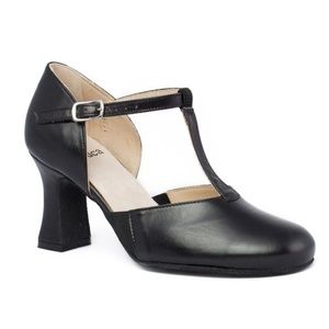 LaDuca 3" T-Strap Soft Sole, gently worn